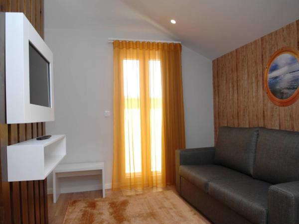 Marina Charming House : photo 4 de la chambre suite junior avec balcon