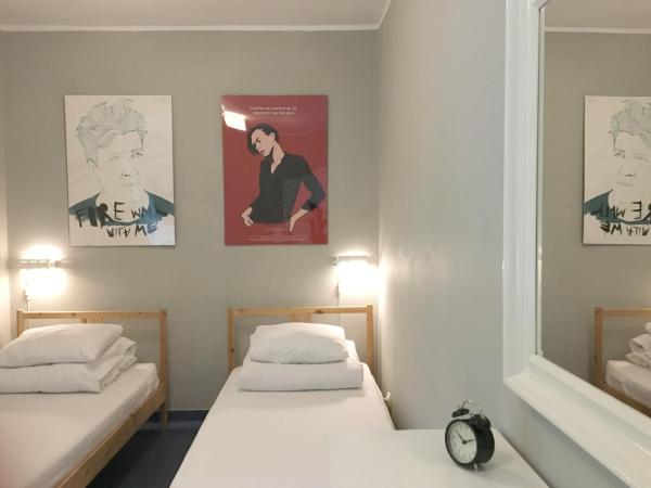 Cloud Hostel : photo 8 de la chambre chambre lits jumeaux avec salle de bains commune