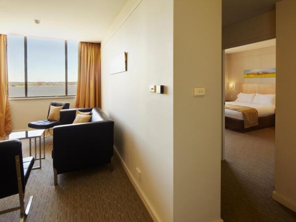 Quality Hotel Ambassador Perth : photo 2 de la chambre suite exécutive