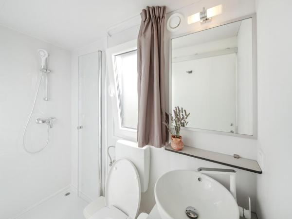 Valamar Camping Lanterna : photo 7 de la chambre mobile home premium 2 chambres avec terrasse