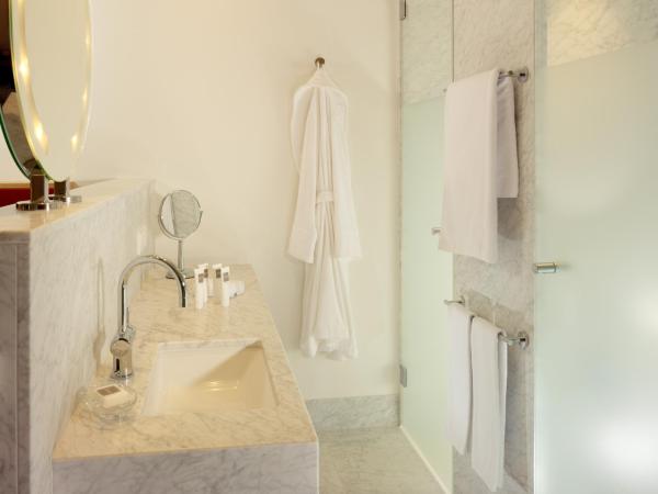 HYPERION Hotel Dresden Am Schloss : photo 3 de la chambre chambre affaires