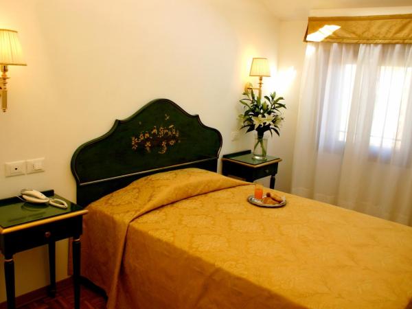 Palazzo Cendon Piano Antico : photo 5 de la chambre chambre classique