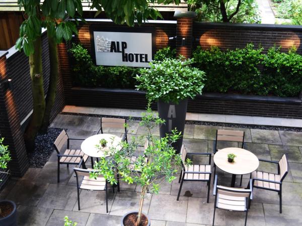 Alp Hotel : photo 6 de la chambre chambre triple - vue sur jardin