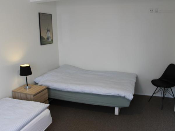 Amalie Bed and Breakfast & Apartments : photo 1 de la chambre chambre quadruple avec salle de bains commune