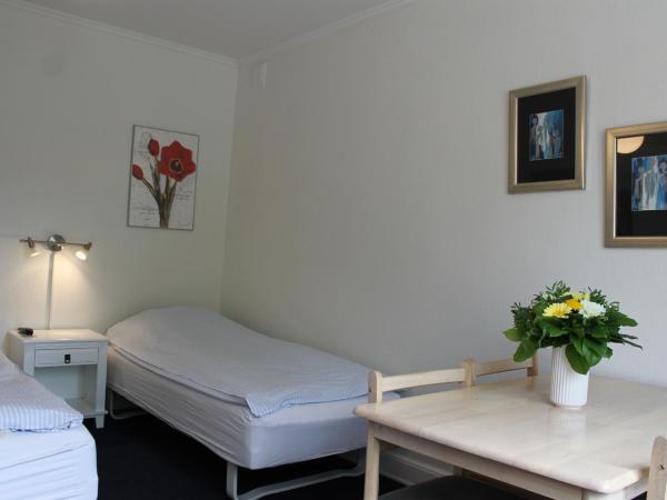 Amalie Bed and Breakfast & Apartments : photo 4 de la chambre chambre quadruple avec salle de bains commune