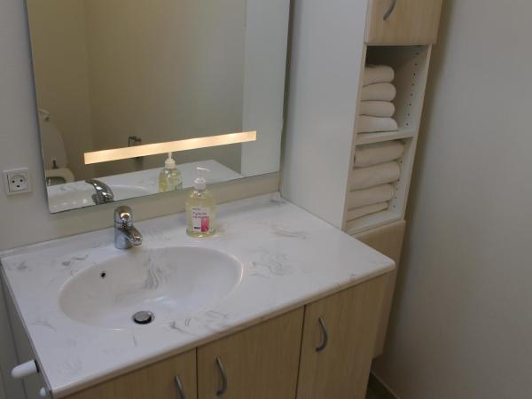 Amalie Bed and Breakfast & Apartments : photo 9 de la chambre chambre double ou lits jumeaux avec salle de bains commune