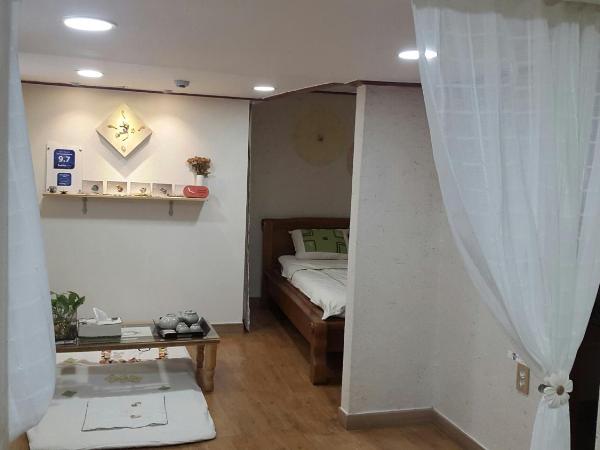 Lydia Craft Guesthouse : photo 4 de la chambre chambre familiale avec douche