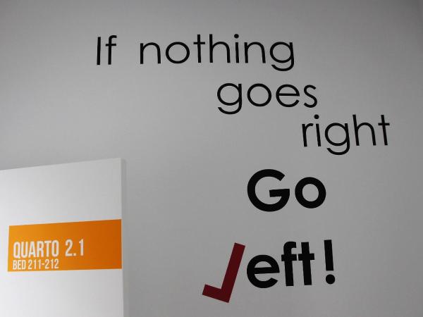 UAU Hostel : photo 5 de la chambre chambre lits jumeaux avec salle de bains commune