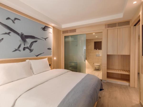 Ramada by Wyndham Istanbul Old City : photo 3 de la chambre suite junior lit king-size - non-fumeurs