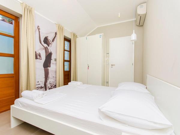 Hostel Dvor : photo 2 de la chambre chambre double avec salle de bains privative