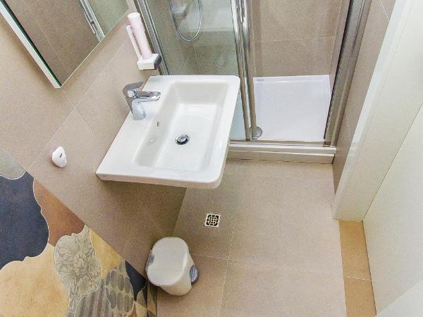 Hostel Dvor : photo 7 de la chambre chambre double avec salle de bains privative