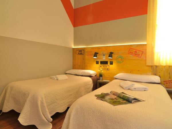 Far Home Atocha : photo 2 de la chambre chambre lits jumeaux avec salle de bains commune