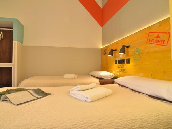 Far Home Atocha : photo 3 de la chambre chambre lits jumeaux avec salle de bains commune