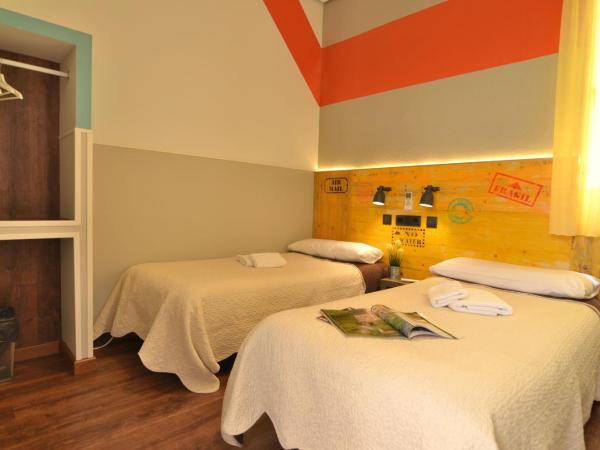 Far Home Atocha : photo 4 de la chambre chambre lits jumeaux avec salle de bains commune