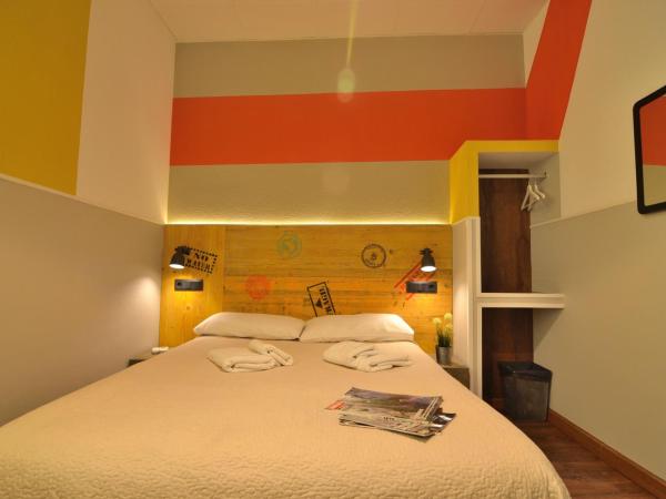 Far Home Atocha : photo 4 de la chambre chambre double avec salle de bains commune