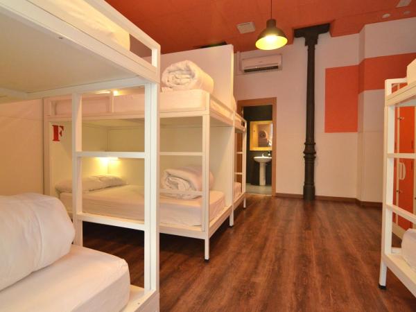 Far Home Atocha : photo 7 de la chambre lit dans dortoir mixte de 8 lits avec salle de bains