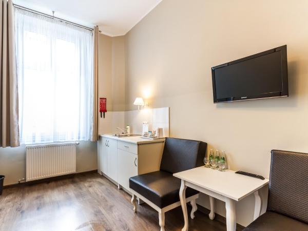 Leone Aparthotel : photo 3 de la chambre appartement (4 adultes) avec kitchenette