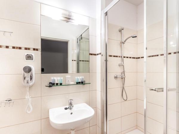 Leone Aparthotel : photo 4 de la chambre hébergement lits jumeaux/double standard