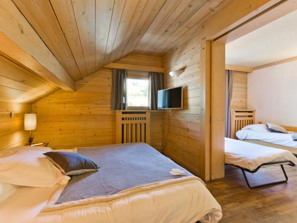 Hôtel La Montagne : photo 1 de la chambre chambre familiale avec balcon