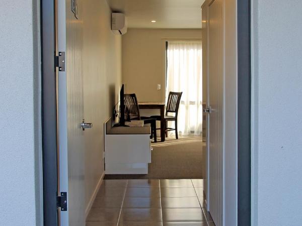 Acacia Lake View Motel : photo 2 de la chambre studio avec lit king-size - accessible aux personnes à mobilité réduite (aile lac)