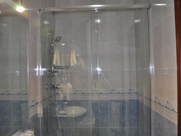 Pension Alameda : photo 5 de la chambre chambre double ou lits jumeaux extérieure