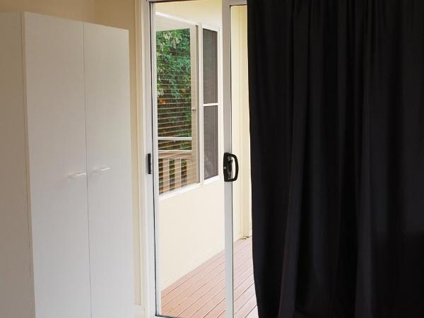 North Ryde Guesthouse : photo 4 de la chambre chambre triple avec salle de bains privative