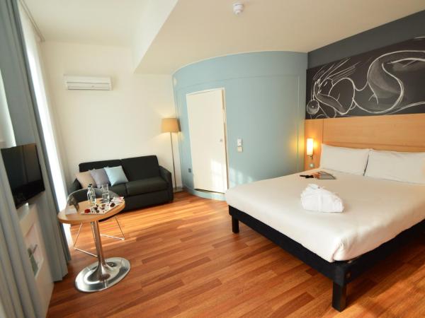 ibis Edinburgh Centre South Bridge - Royal Mile : photo 6 de la chambre chambre double premium avec coin salon confortable