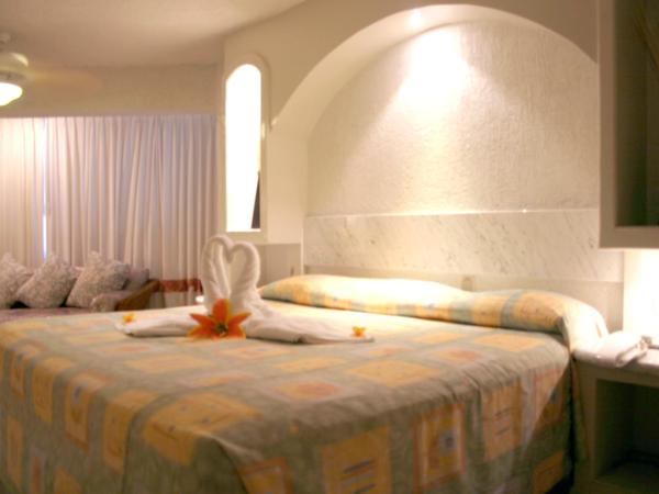 Hotel Suites Jazmín Acapulco : photo 5 de la chambre appartement de grand standing avec piscine privée