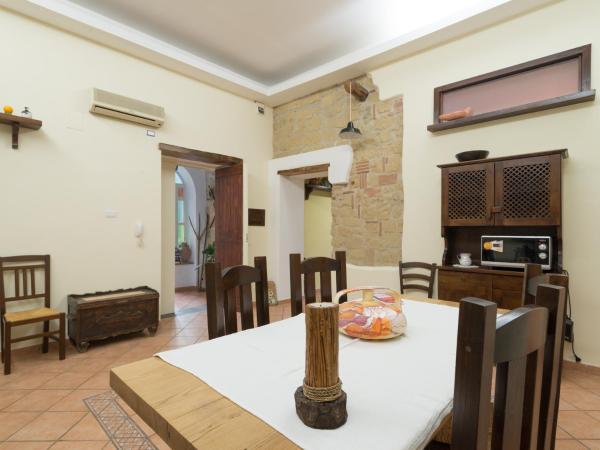 Alla Corte del Re Dimora Storica : photo 2 de la chambre chambre triple avec salle de bains privative