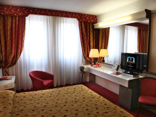 Hotel Maxim : photo 2 de la chambre chambre double ou lits jumeaux