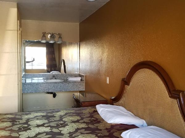 Central Inn Motel : photo 10 de la chambre chambre lit king-size