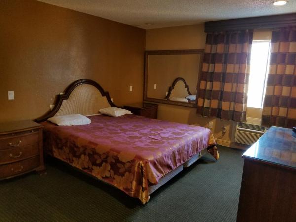 Central Inn Motel : photo 9 de la chambre chambre lit king-size