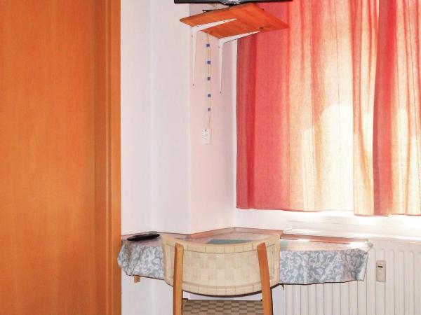 Pension Pieschen Dresden : photo 6 de la chambre chambre simple avec toilettes et douche communes