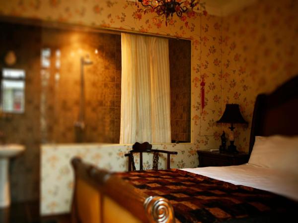 Kelly‘s Courtyard Hotel : photo 2 de la chambre chambre double