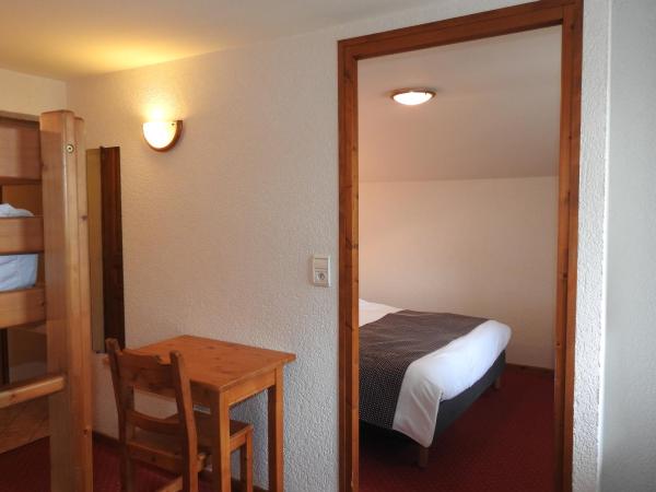 Hôtel Belalp : photo 2 de la chambre chambre familiale (2 adultes et 2 enfants)