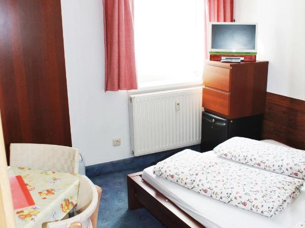 Pension Pieschen Dresden : photo 10 de la chambre chambre double avec salle de bains commune
