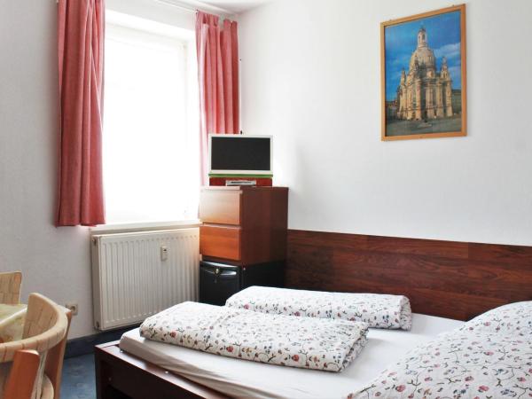 Pension Pieschen Dresden : photo 9 de la chambre chambre double avec salle de bains commune