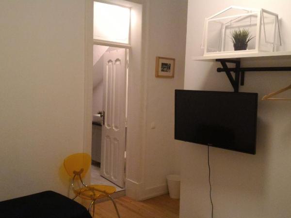 Ritz & Freud Guest House : photo 4 de la chambre chambre triple avec salle de bains privative