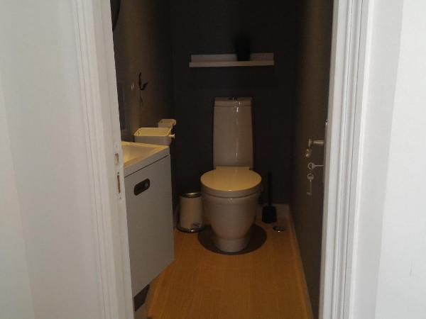 Ritz & Freud Guest House : photo 5 de la chambre chambre double avec salle de bains privative