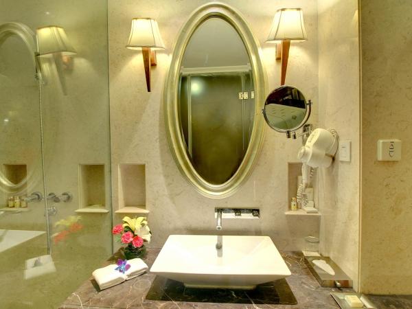 The Pllazio Hotel : photo 8 de la chambre neo classic room with 15% off on food and soft beverages 
