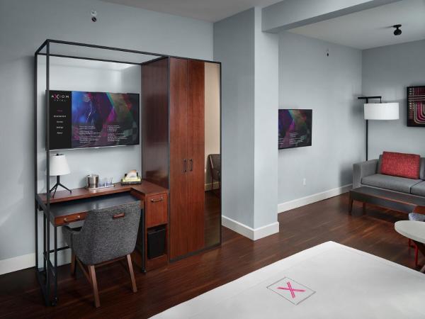 Axiom Hotel : photo 3 de la chambre chambre premium avec 2 lits queen-size - accessible aux personnes à mobilité réduite