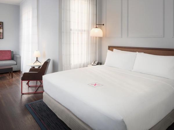 Axiom Hotel : photo 3 de la chambre chambre lit king-size exécutive