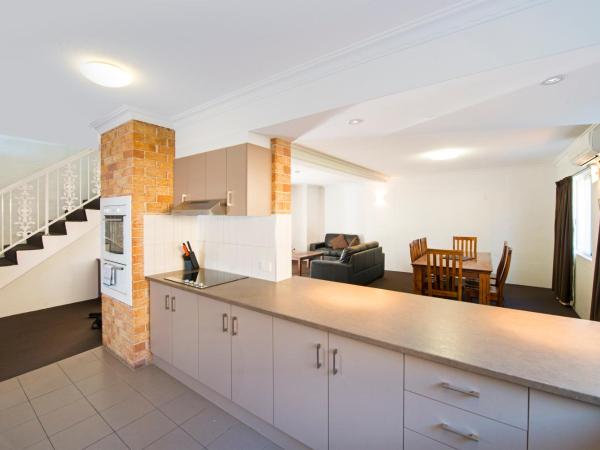 Wollongbar Motel : photo 6 de la chambre appartement 3 chambres avec 2 salles de bains