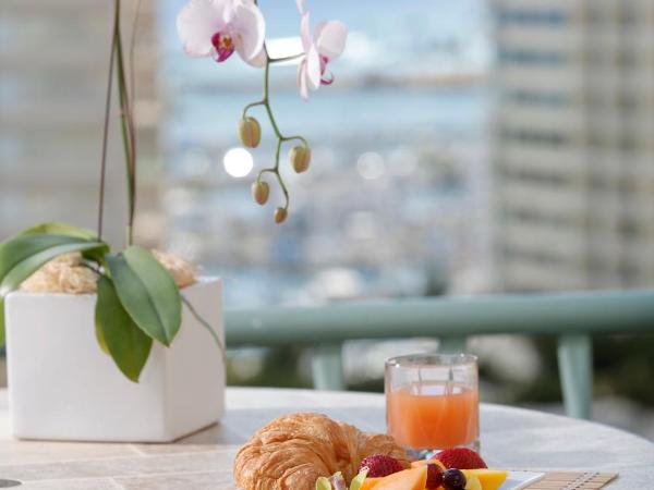 Ramada Plaza by Wyndham Waikiki : photo 3 de la chambre suite studio lit king-size - non-fumeurs