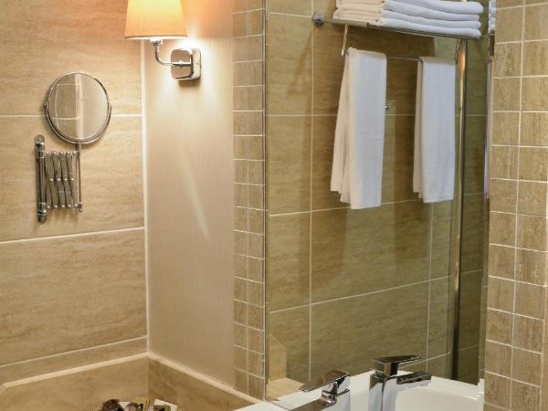Azka Hotel : photo 10 de la chambre chambre deluxe double ou lits jumeaux