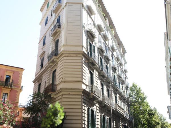 B&B Palazzo Scaramella : photo 9 de la chambre chambre double ou lits jumeaux supérieure avec salle de bains privative