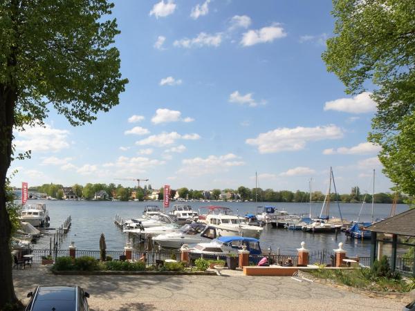 Yacht- , und Reisemobilhafen