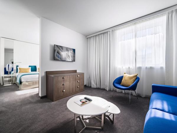 Golden Tulip Marseille Euromed : photo 5 de la chambre suite junior