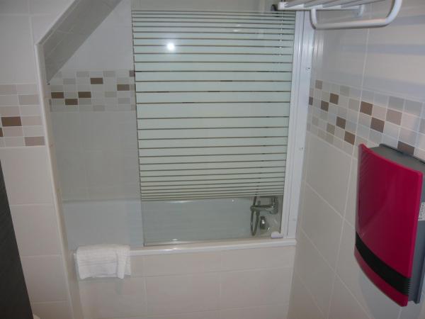 Hôtel Port Beach : photo 3 de la chambre chambre double Économique - rez-de-chaussée