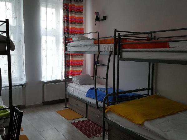 Hostel Lwowska 11 : photo 1 de la chambre lit dans dortoir mixte de 6 lits